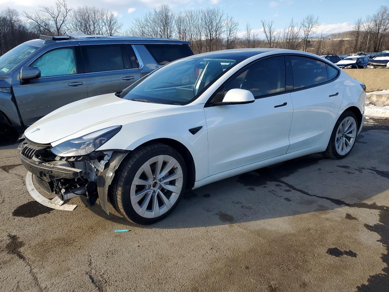 5YJ3E1EB7NF247300 · 2022 TESLA MODEL 3