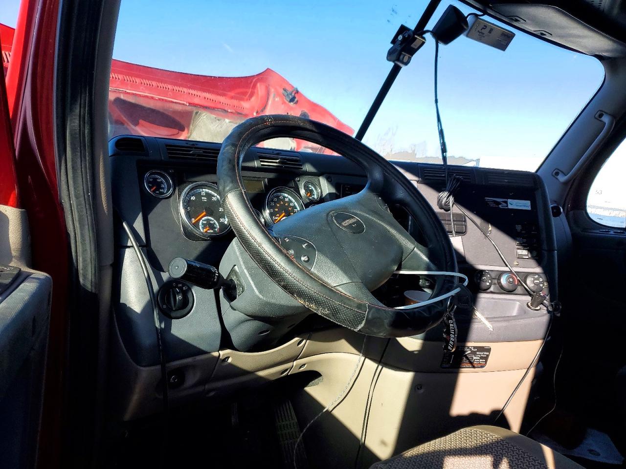 3AKJGLDR0HSHM6047 · 2017 FREIGHTLINER CASCADIA 1 · 5/10