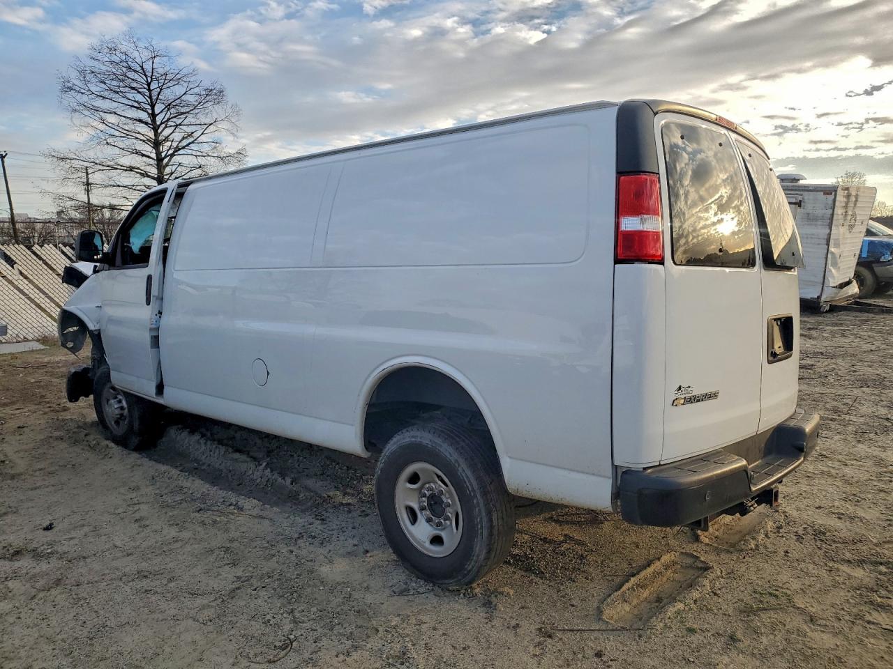 1GCZGHF75N1237543 · 2022 CHEVROLET EXPRESS G3500 · 2/13