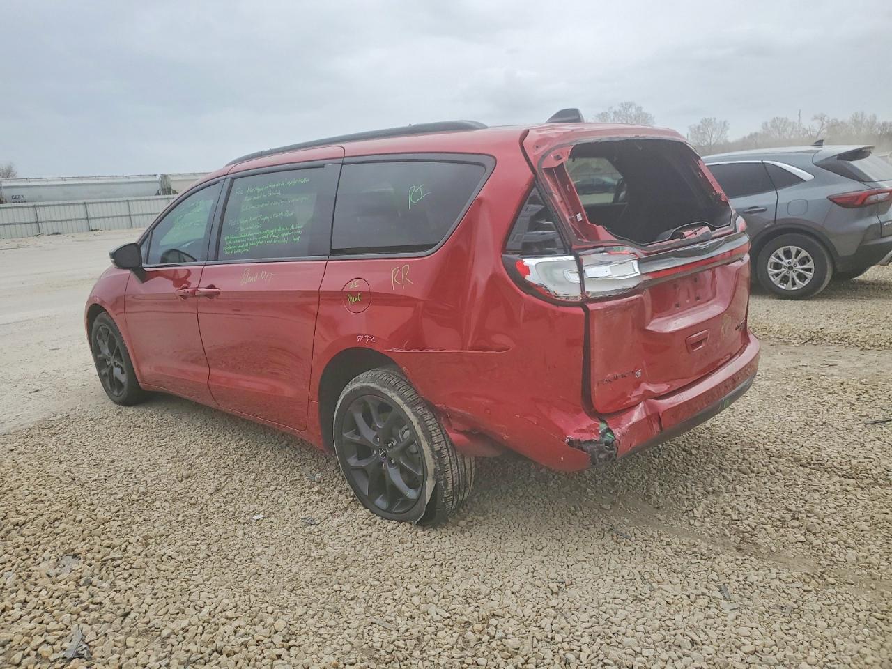 2C4RC3GG4SR573365 · 2025 CHRYSLER PACIFICA · 2/13