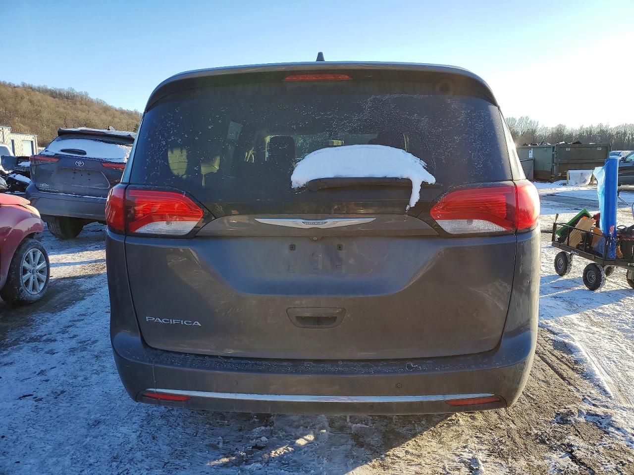 2C4RC1BG6HR733735 · 2017 CHRYSLER PACIFICA · 6/13