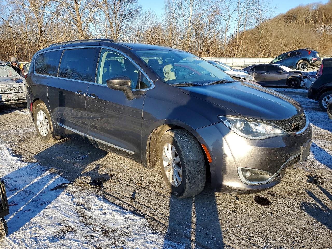 2C4RC1BG6HR733735 · 2017 CHRYSLER PACIFICA · 4/13