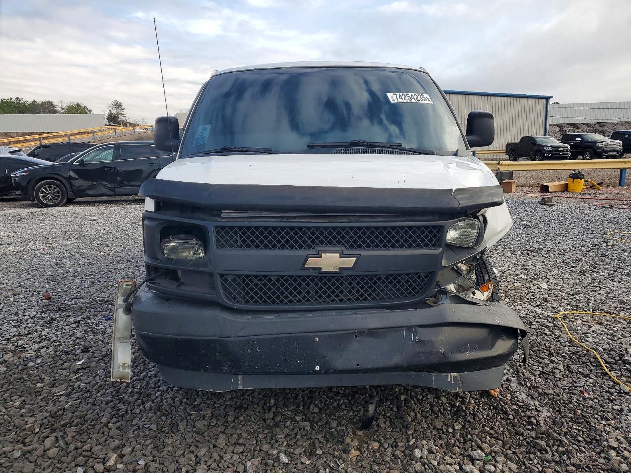 1GCWGAFG3H1102866 · 2017 CHEVROLET EXPRESS G2500 · 5/13