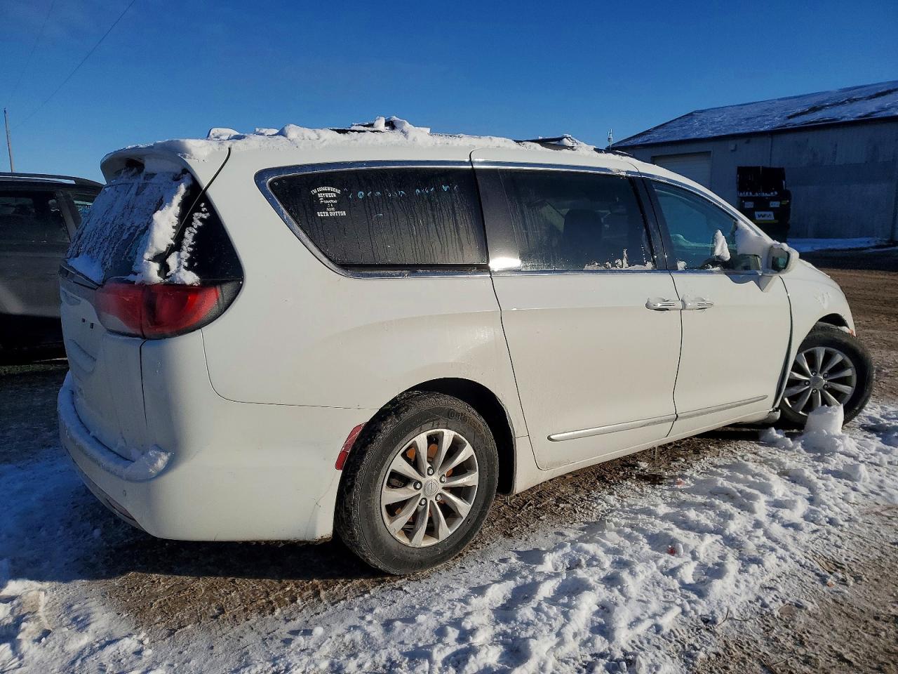 2C4RC1BGXHR587386 · 2017 CHRYSLER PACIFICA · 3/13