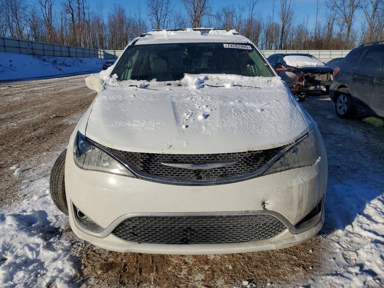 2C4RC1BGXHR587386 · 2017 CHRYSLER PACIFICA · 5/13