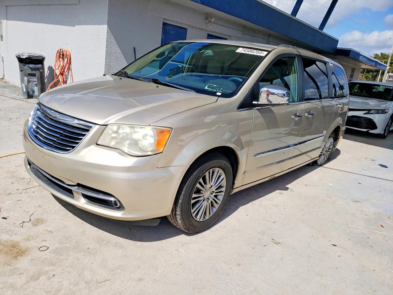 2C4RC1CG5ER116109 · 2014 CHRYSLER TOWN & COUNTRY