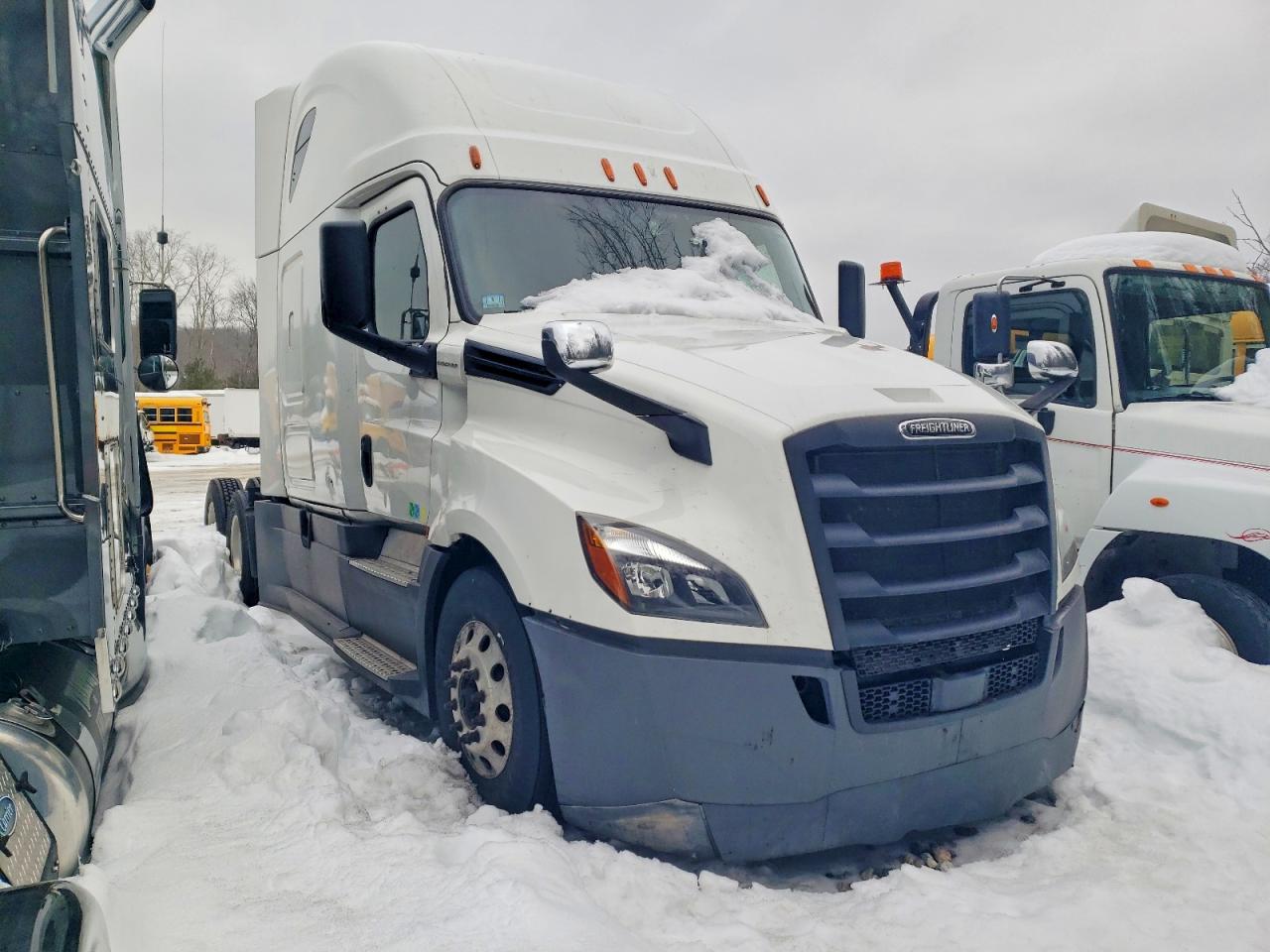 3AKJHHDR4JSJC6858 · 2018 FREIGHTLINER CASCADIA 126