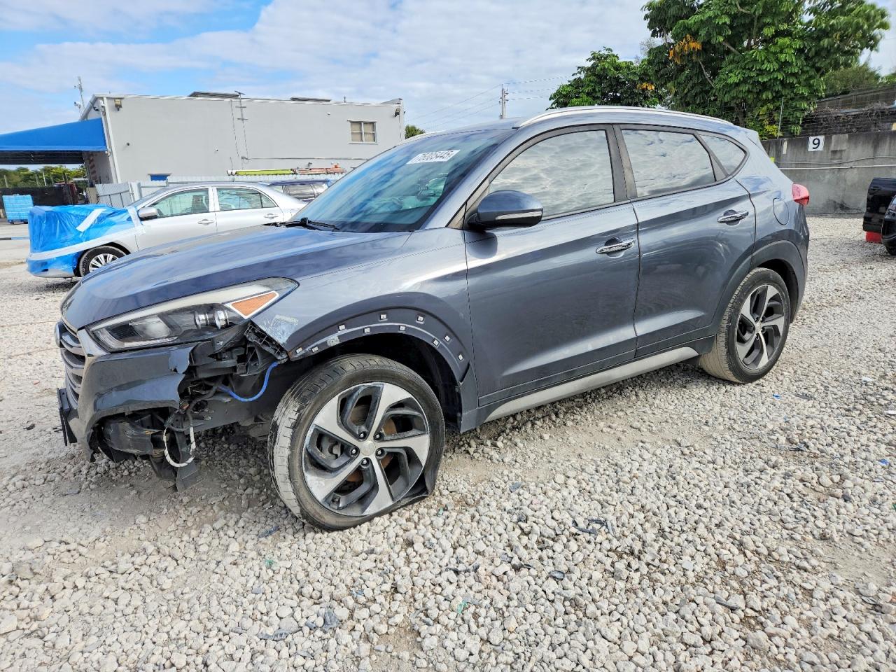 KM8J3CA27HU427625 · 2017 HYUNDAI TUCSON