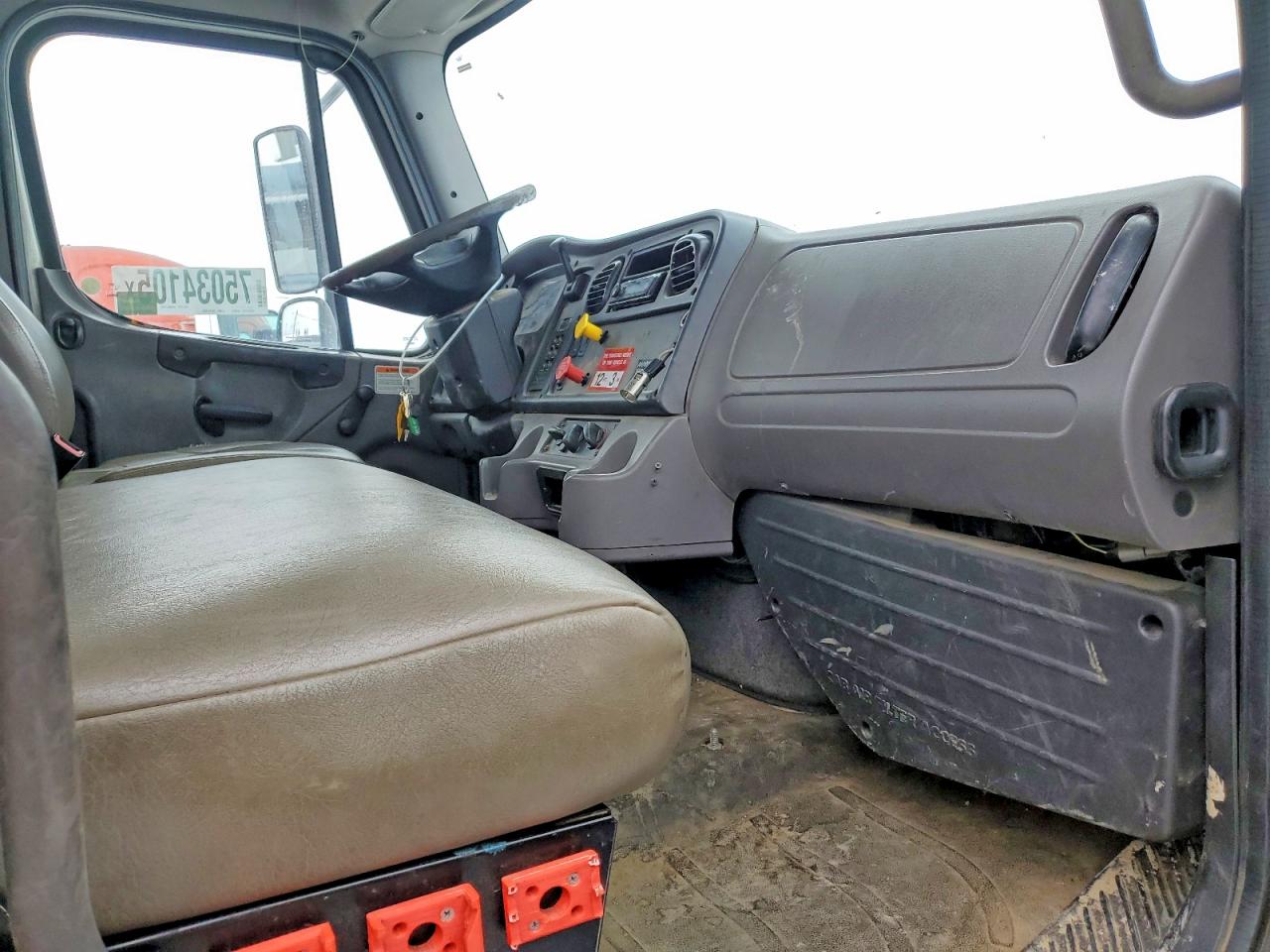 1FVACXDT4FHGK2806 · 2015 FREIGHTLINER M2 · 5/10