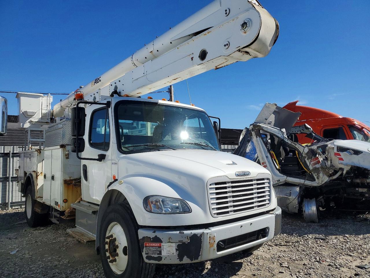 1FVACXDT4FHGK2806 · 2015 FREIGHTLINER M2