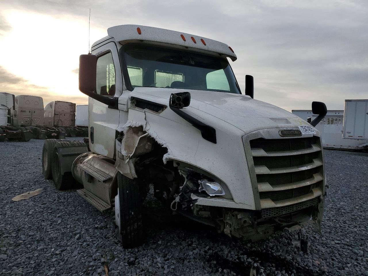 3AKJHLFGXLSLN4952 · 2020 FREIGHTLINER CASCADIA 126