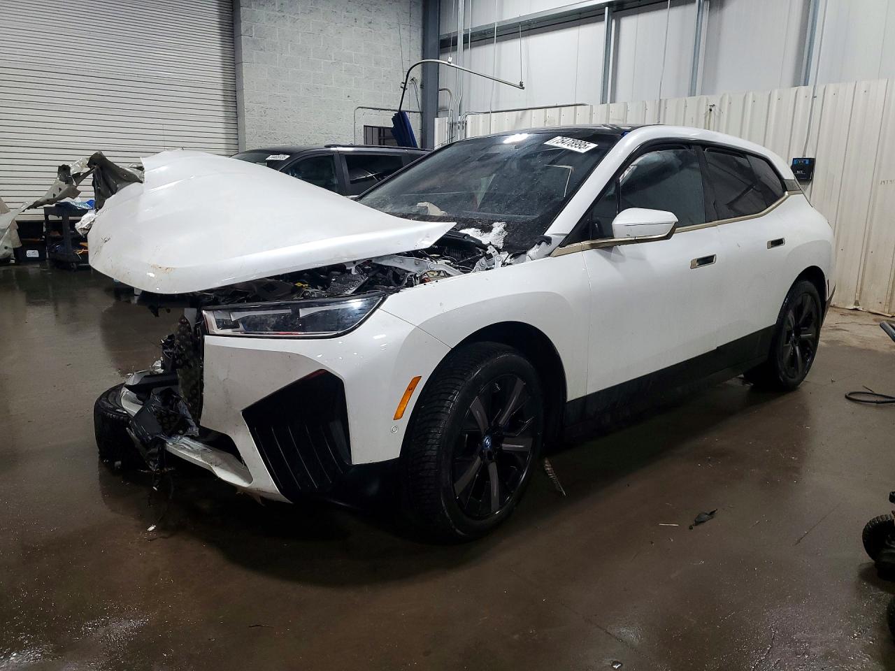 WB523CF03RCN49949 · 2024 BMW IX