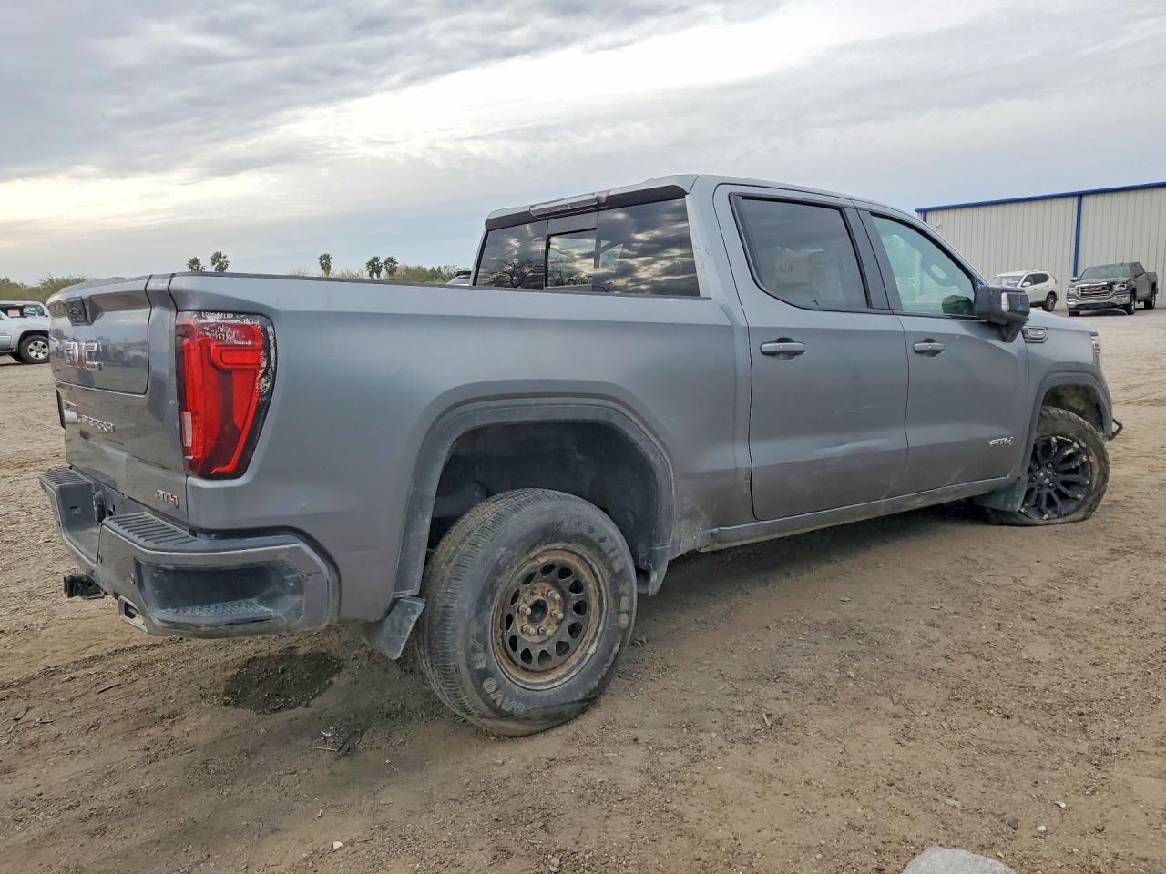 1GTP9EED5MZ120200 · 2021 GMC SIERRA K1500 SLE · 3/12