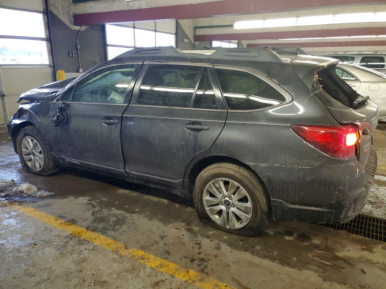 4S4BSAHC1J3272415 · 2018 SUBARU OUTBACK · 2/13