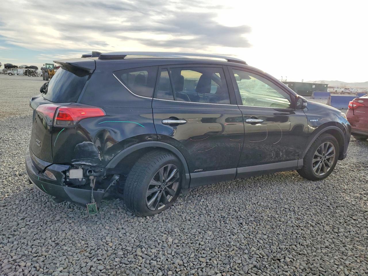JTMDJREV0JD184308 · 2018 TOYOTA RAV4 HV · 3/13