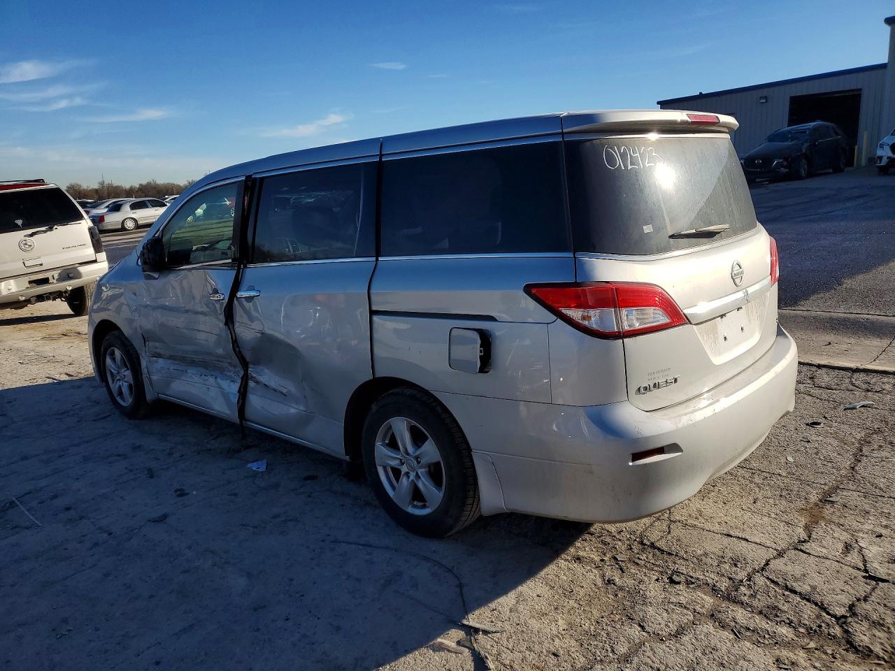 JN8AE2KP0B9012423 · 2011 NISSAN QUEST · 2/13