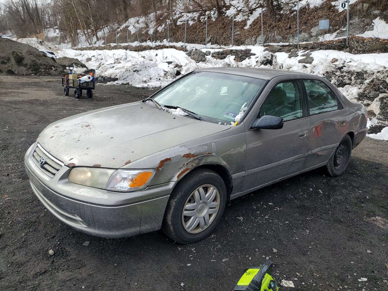 4T1BG22K5YU668486 · 2000 TOYOTA CAMRY