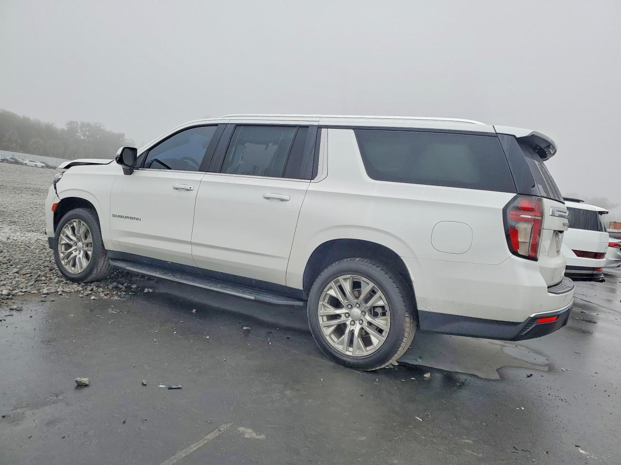 1GNSCCKD8MR176871 · 2021 CHEVROLET SUBURBAN · 2/13
