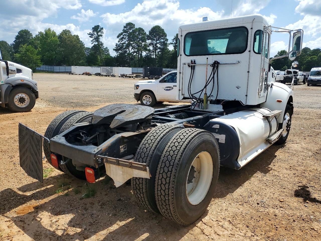 2NP2A27X7GM345018 · 2016 PETERBILT 337 · 4/10