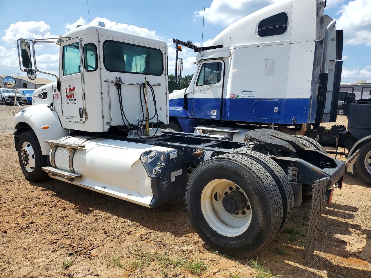 2NP2A27X7GM345018 · 2016 PETERBILT 337 · 3/10