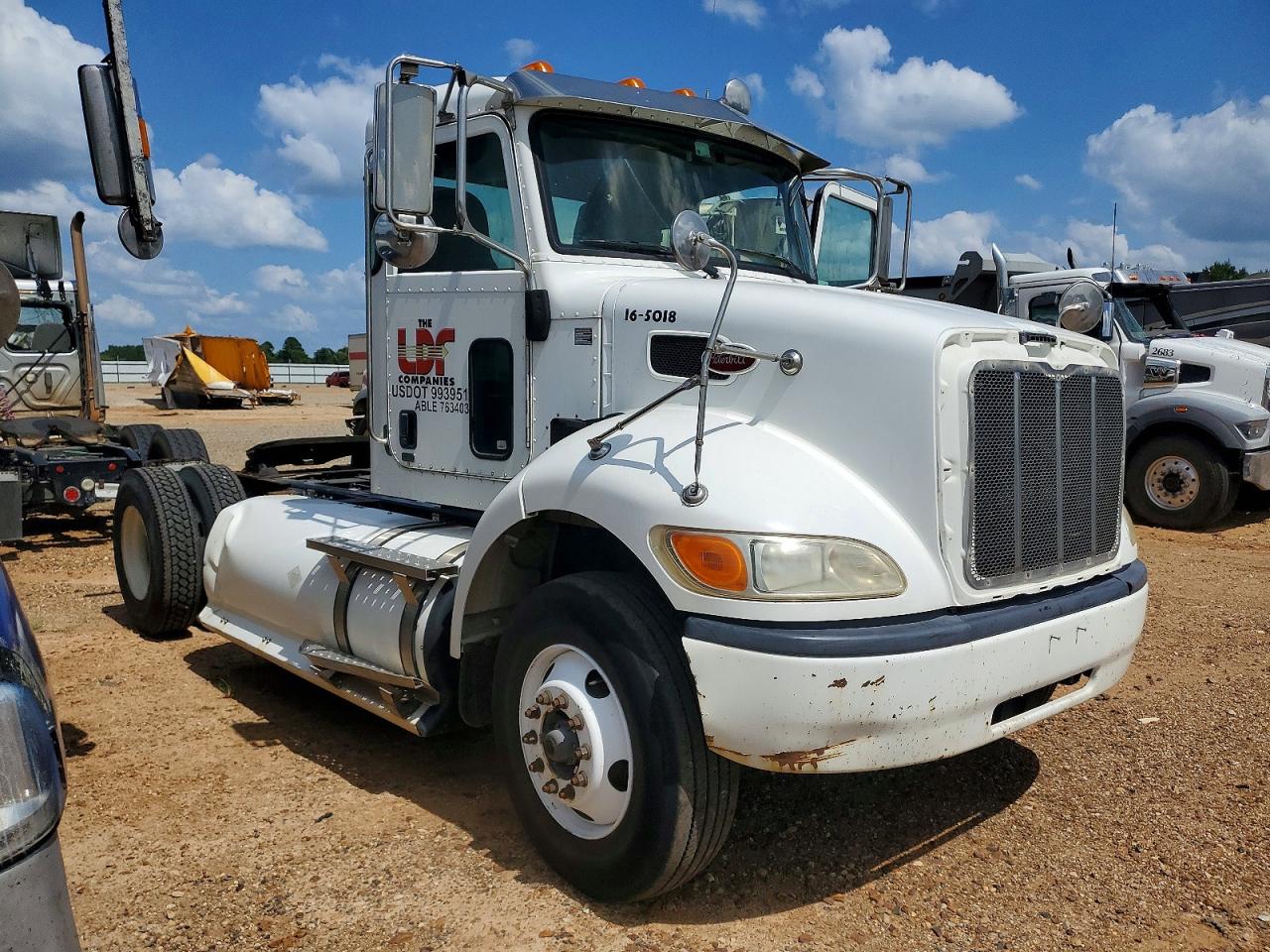 2NP2A27X7GM345018 · 2016 PETERBILT 337