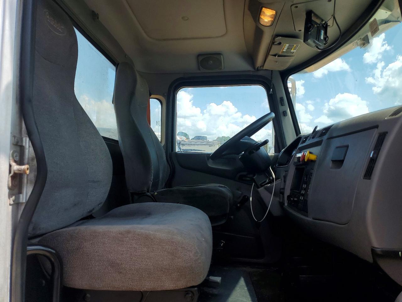 2NP2A27X7GM345018 · 2016 PETERBILT 337 · 5/10