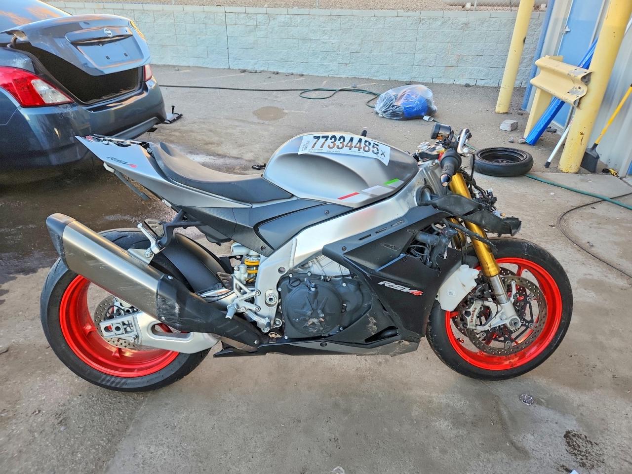 ZD4KYUA0XRS001055 · 2024 APRILIA RSV4