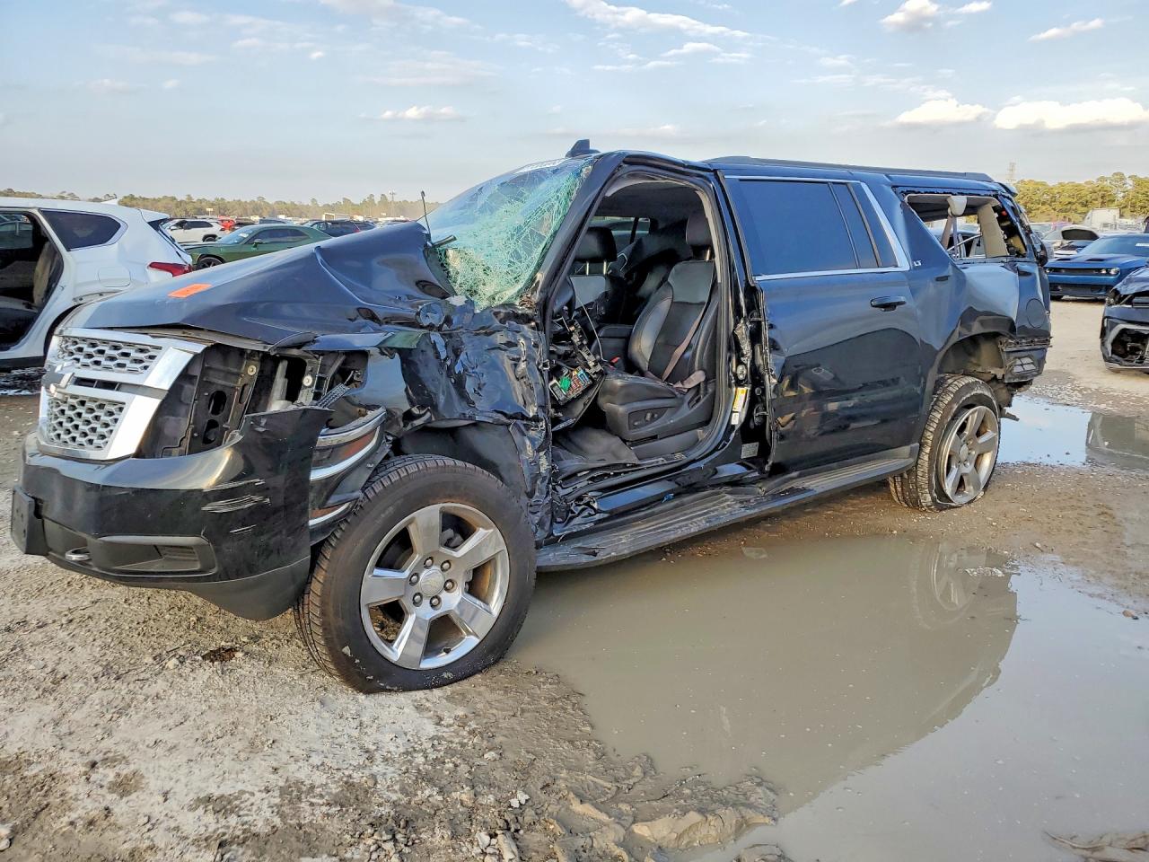 1GNSCHKC5HR199860 · 2017 CHEVROLET SUBURBAN