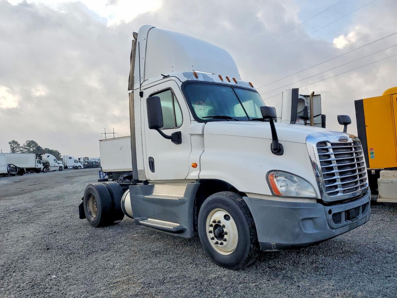 1FUBGEDV6GLHC5822 · 2016 FREIGHTLINER CASCADIA 1