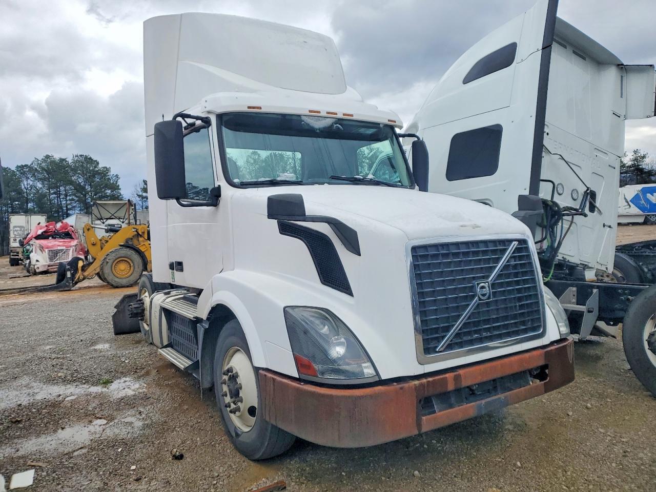 4V4N19TG6FN922790 · 2015 VOLVO VNL