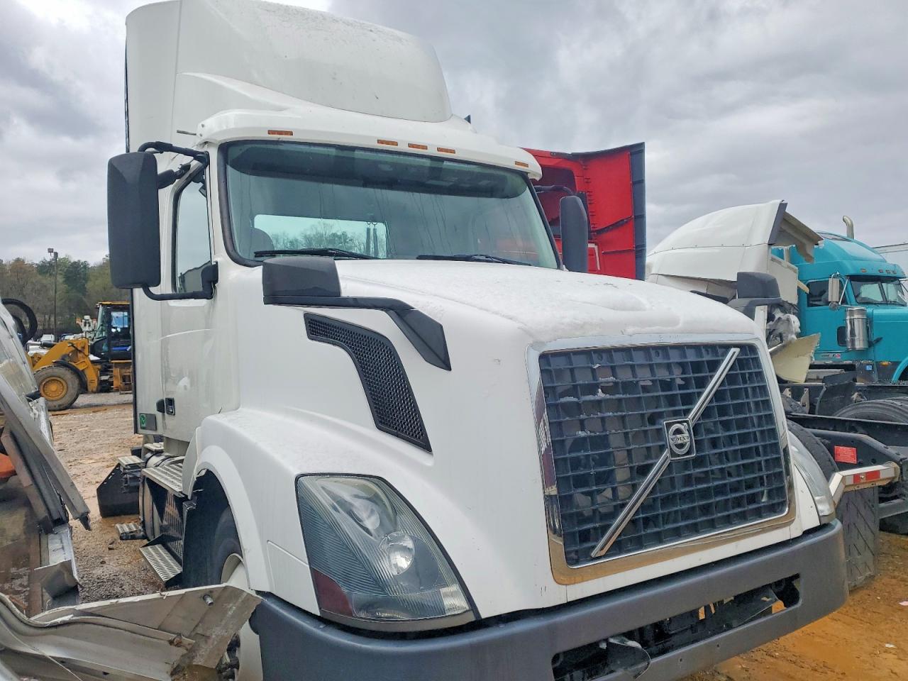 4V4N39TGXHN988031 · 2017 VOLVO VNL
