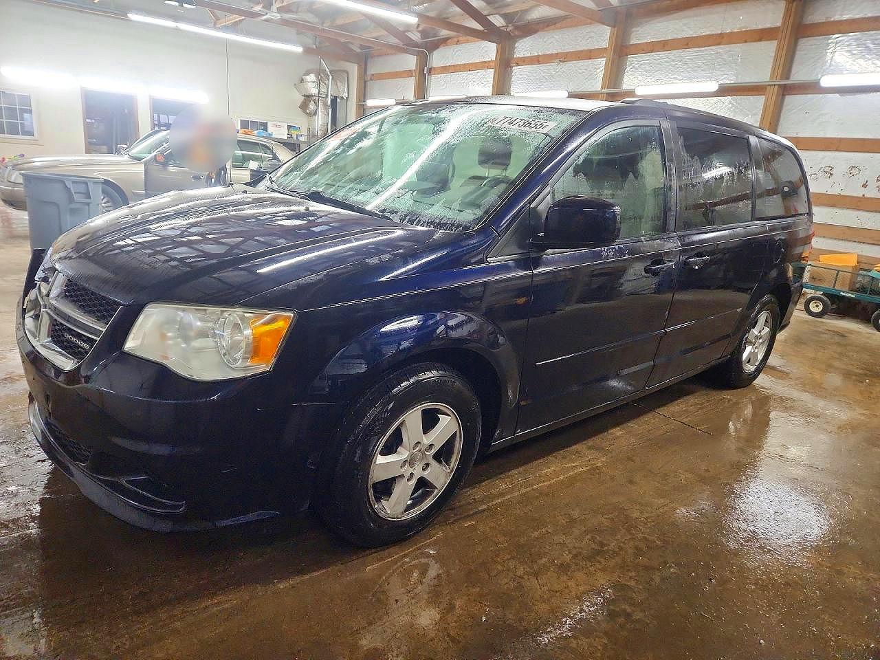 2D4RN3DG4BR700763 · 2011 DODGE GRAND CARAVAN
