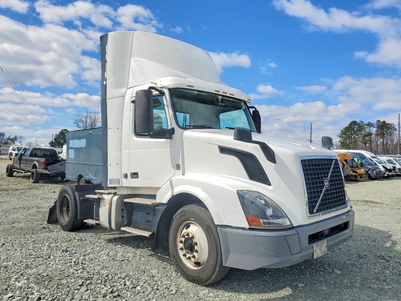 4V4N39EH9JN892757 · 2018 VOLVO VNL