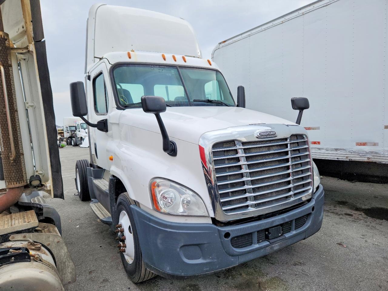 1FUBGEDV4GLHC5673 · 2016 FREIGHTLINER CASCADIA 1