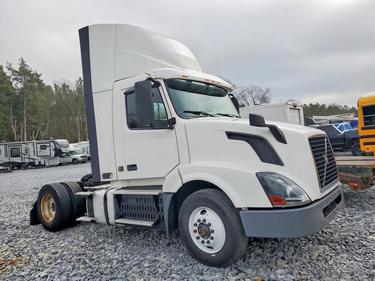 4V4N39TG0HN988104 · 2017 VOLVO VN