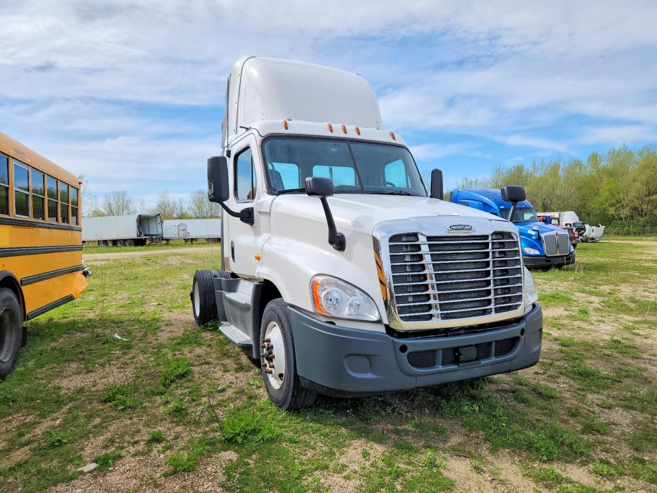 1FUBGEDV3GLHC5762 · 2016 FREIGHTLINER CASCADIA 1