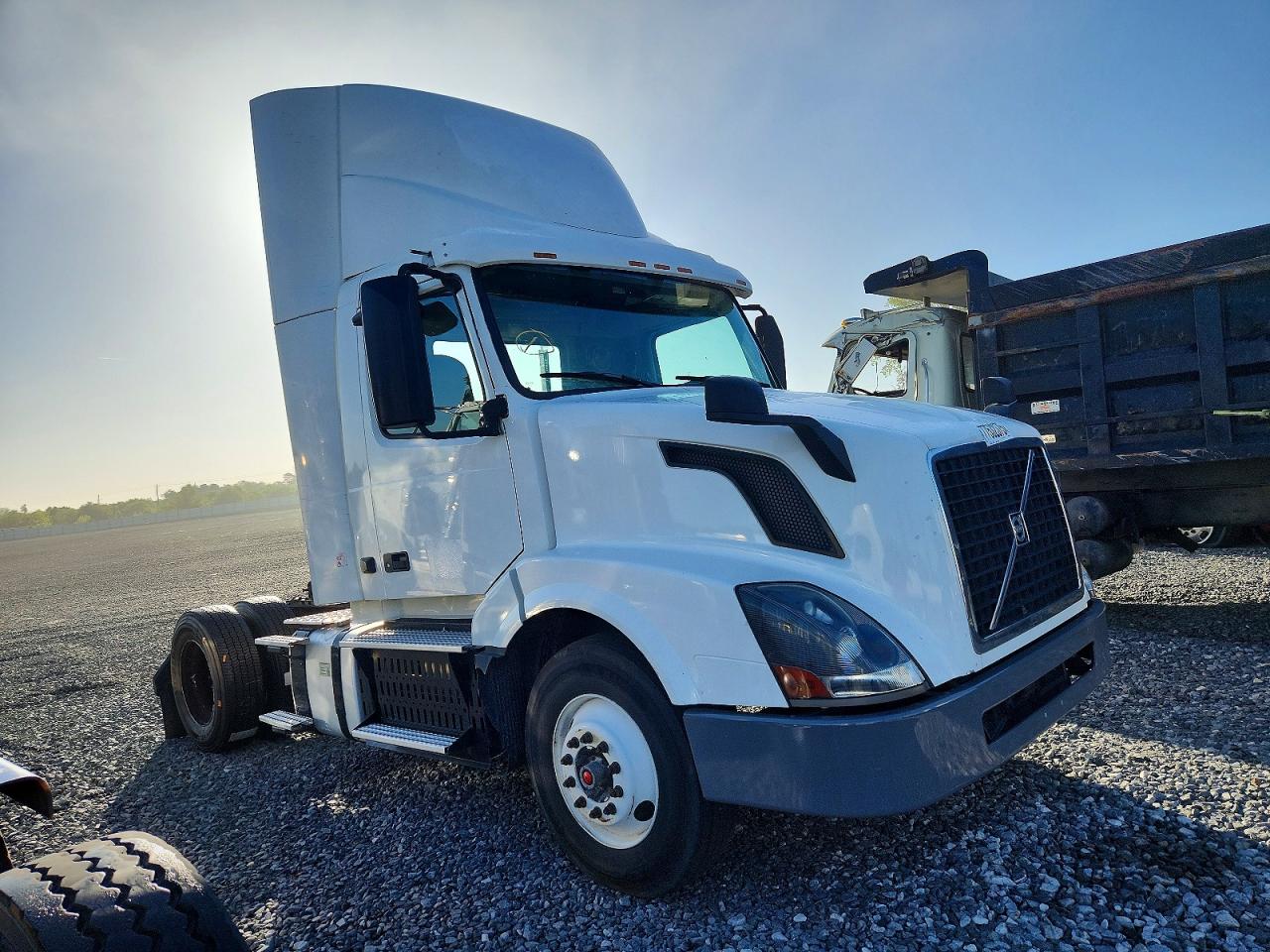 4V4N39TG5HN988082 · 2017 VOLVO VNL