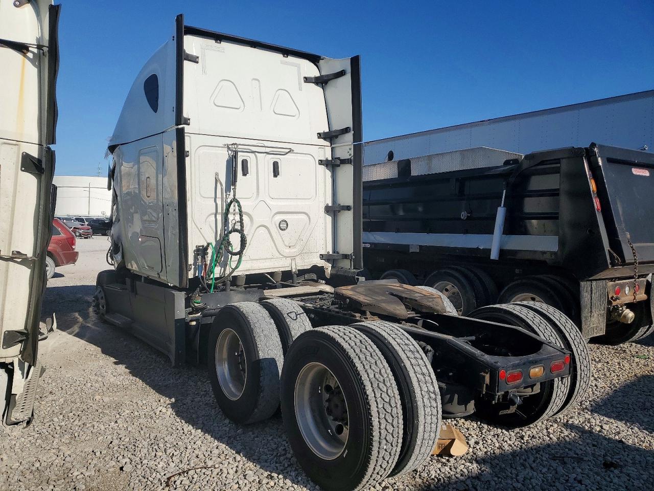 3AKJHHDR9PSNL2454 · 2023 FREIGHTLINER CASCADIA 126 · 3/10