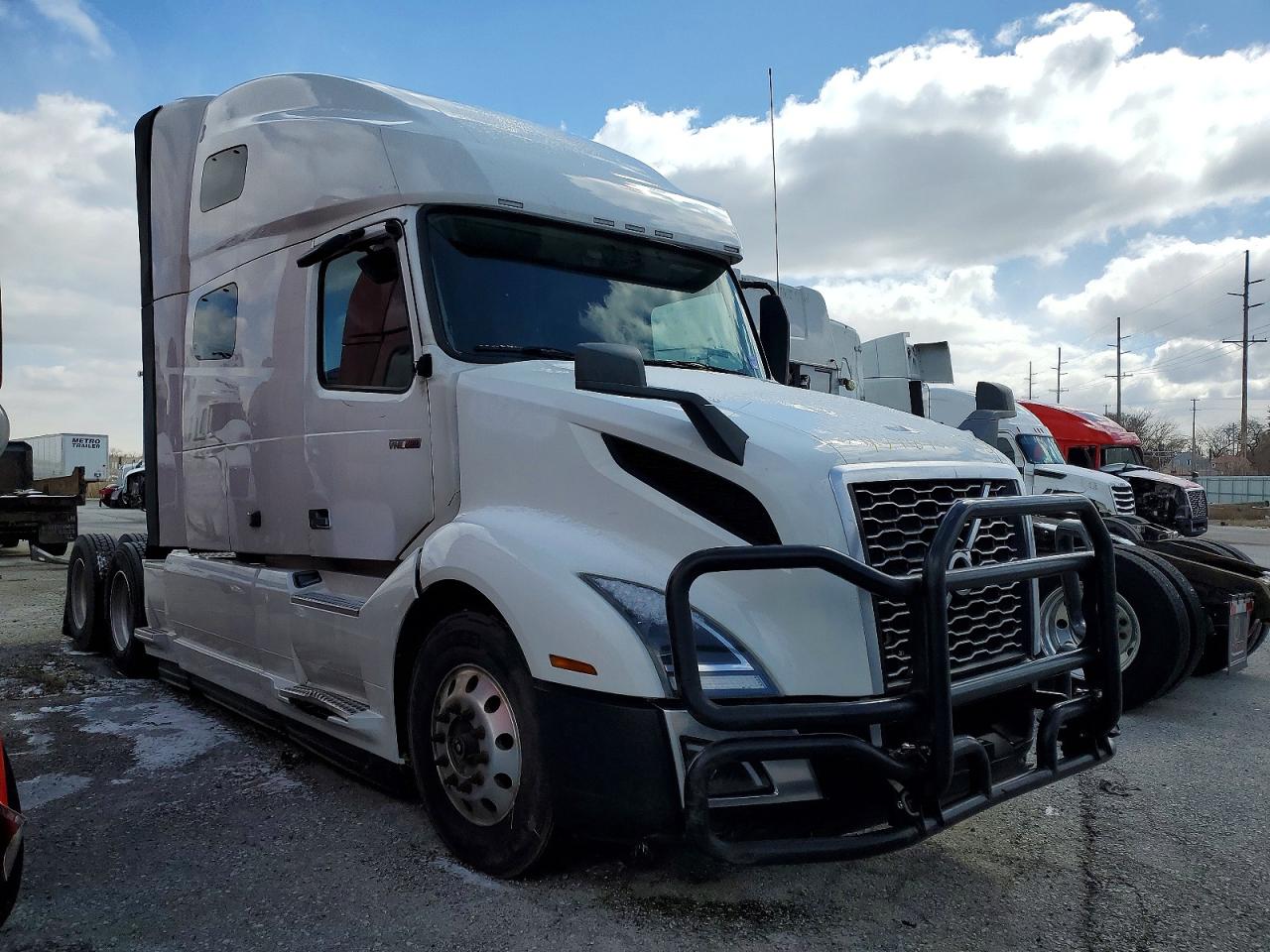 4V4NC9TG2LN195413 · 2020 VOLVO VN