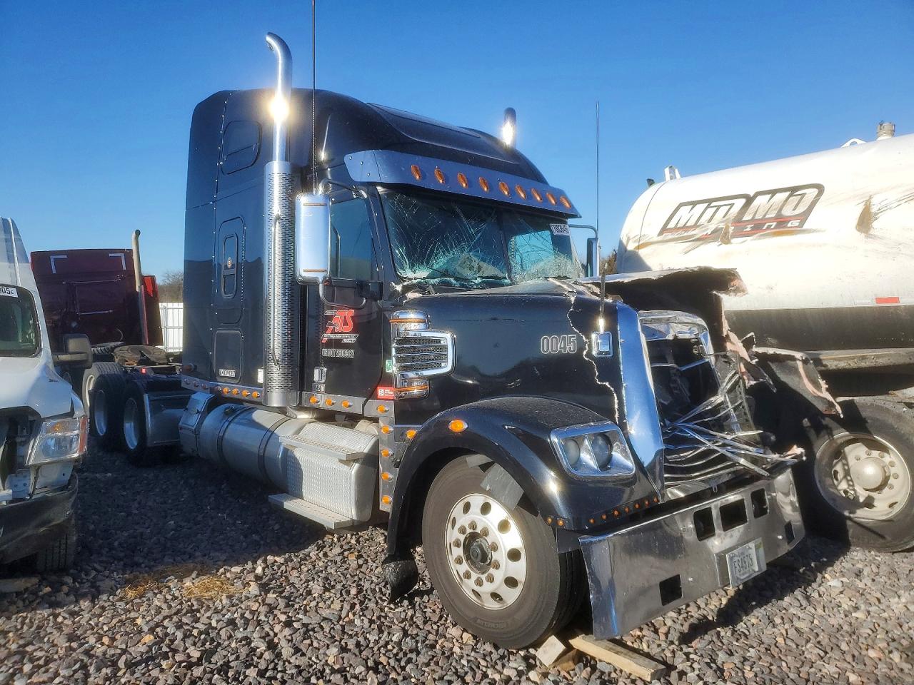 3AKJGNDR0JDJM6437 · 2018 FREIGHTLINER 122SD