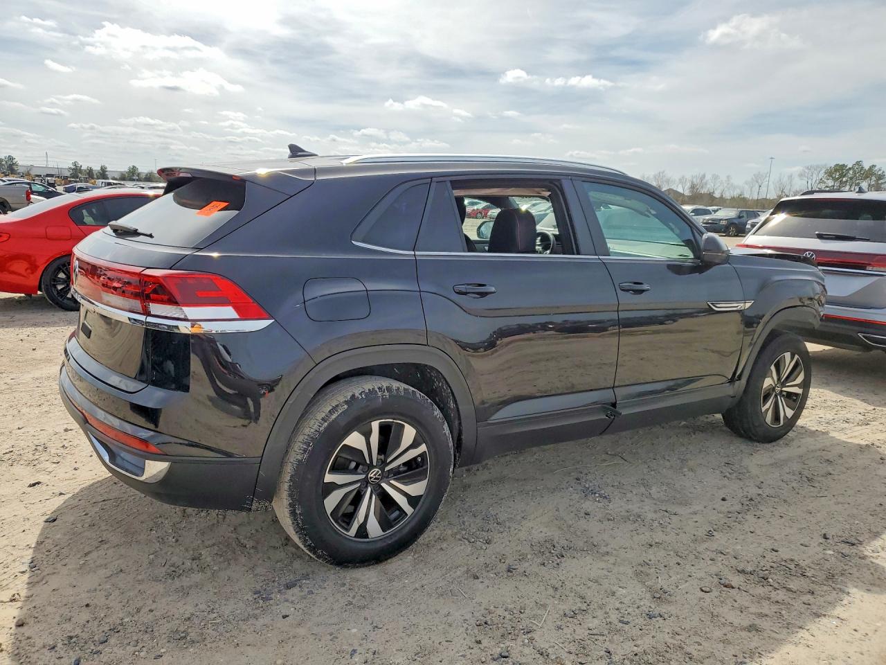 1V2DE2CA7RC234892 · 2024 VOLKSWAGEN ATLAS CROSS SPORT · 3/13