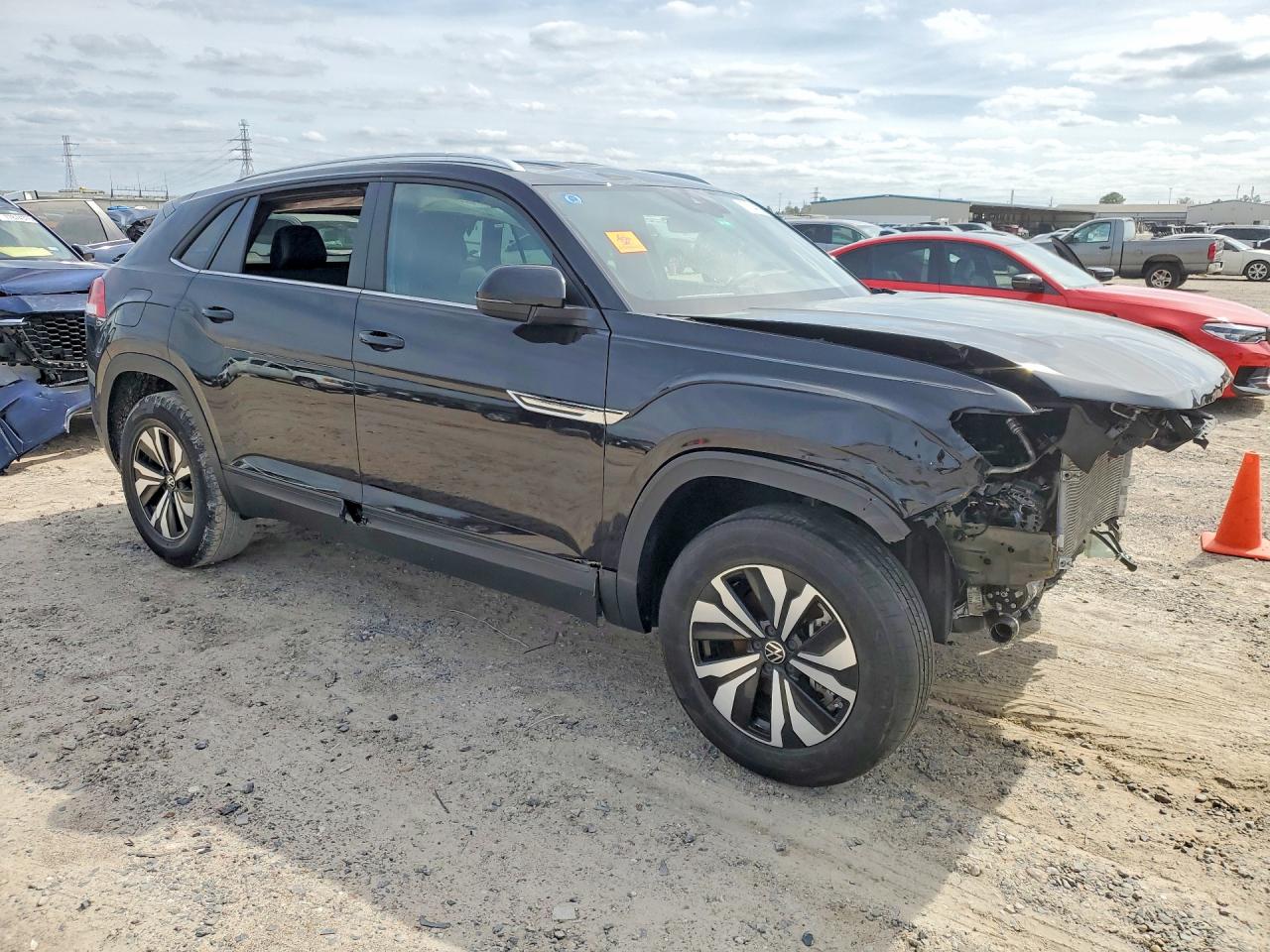 1V2DE2CA7RC234892 · 2024 VOLKSWAGEN ATLAS CROSS SPORT · 4/13