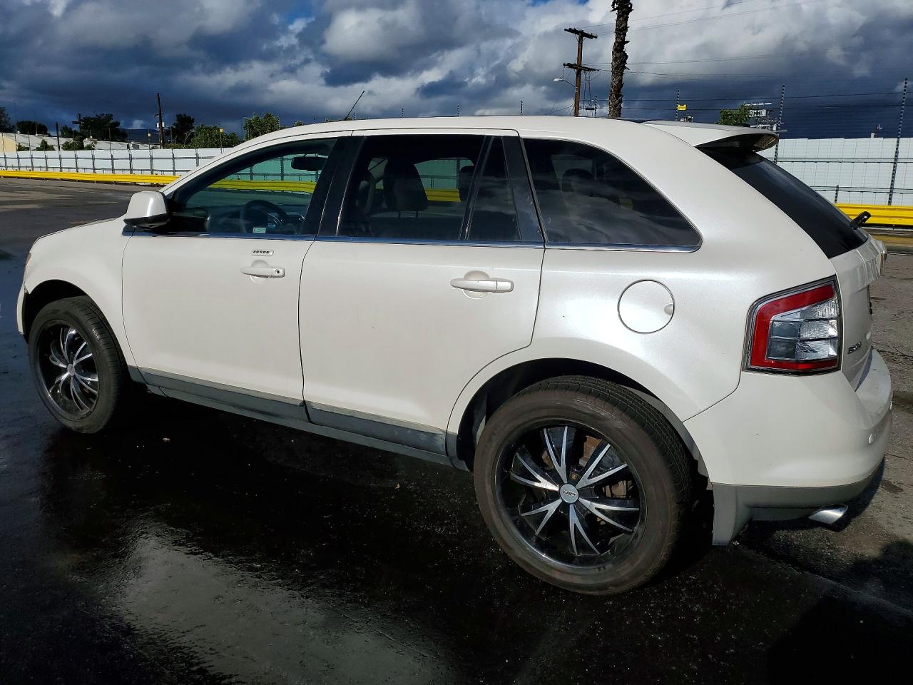 2FMDK3KCXABB21134 · 2010 FORD EDGE · 2/13