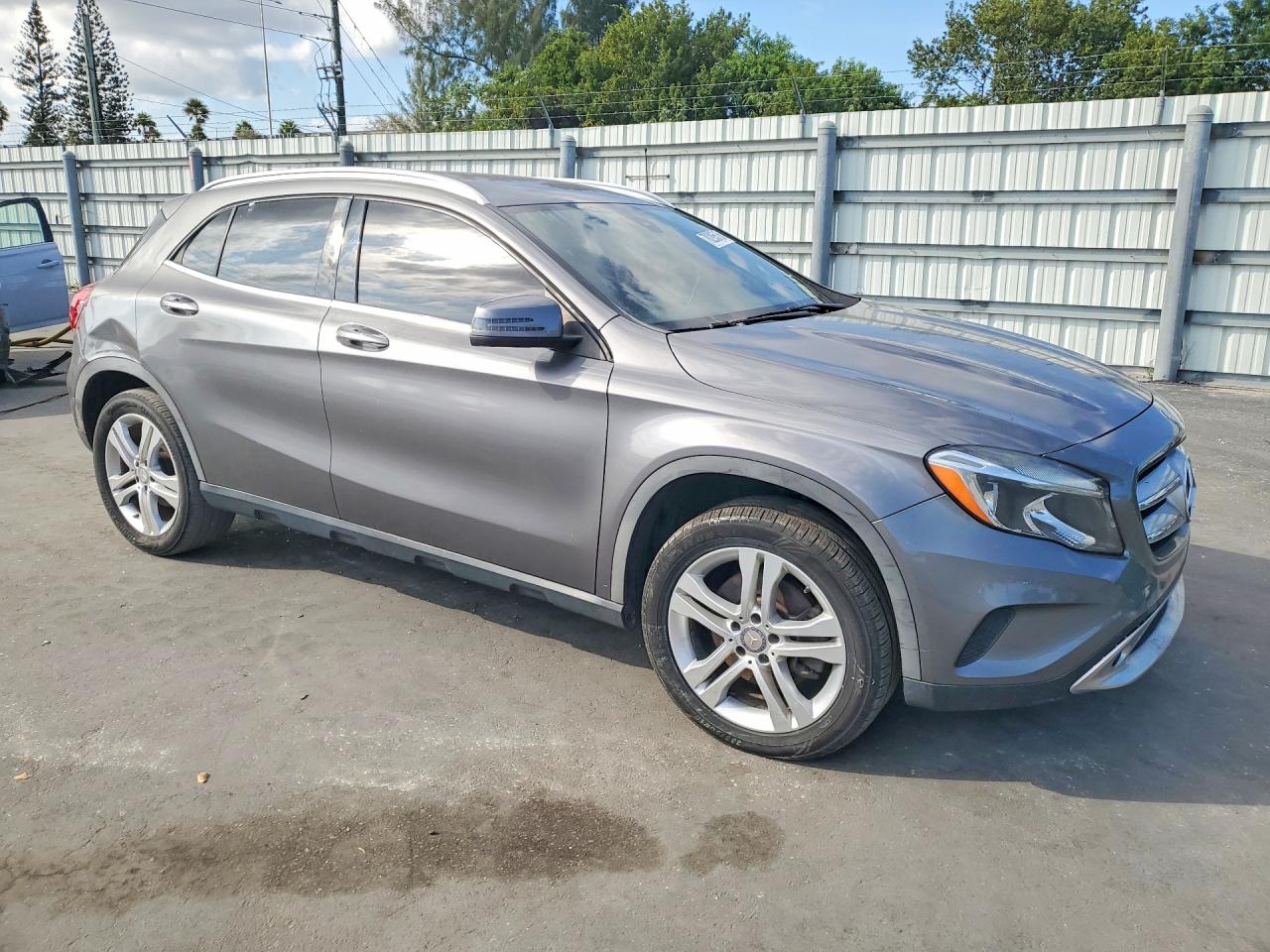 WDCTG4EB4GJ206205 · 2016 MERCEDES-BENZ GLA · 4/13