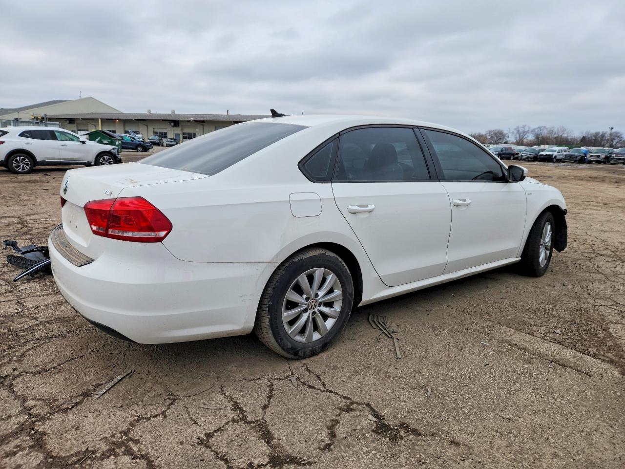 1VWAT7A33FC080279 · 2015 VOLKSWAGEN PASSAT · 3/13