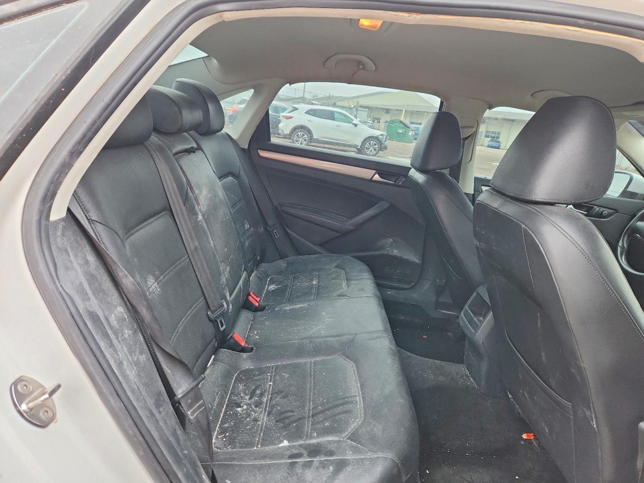 1VWAT7A33FC080279 · 2015 VOLKSWAGEN PASSAT · 10/13
