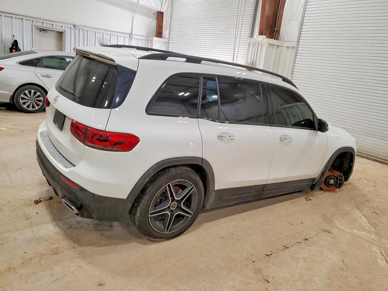 W1N4M4HB3MW156516 · 2021 MERCEDES-BENZ GLB · 3/14