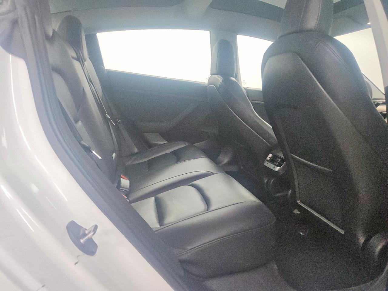 5YJ3E1EA1LF633439 · 2020 TESLA MODEL 3 · 10/12