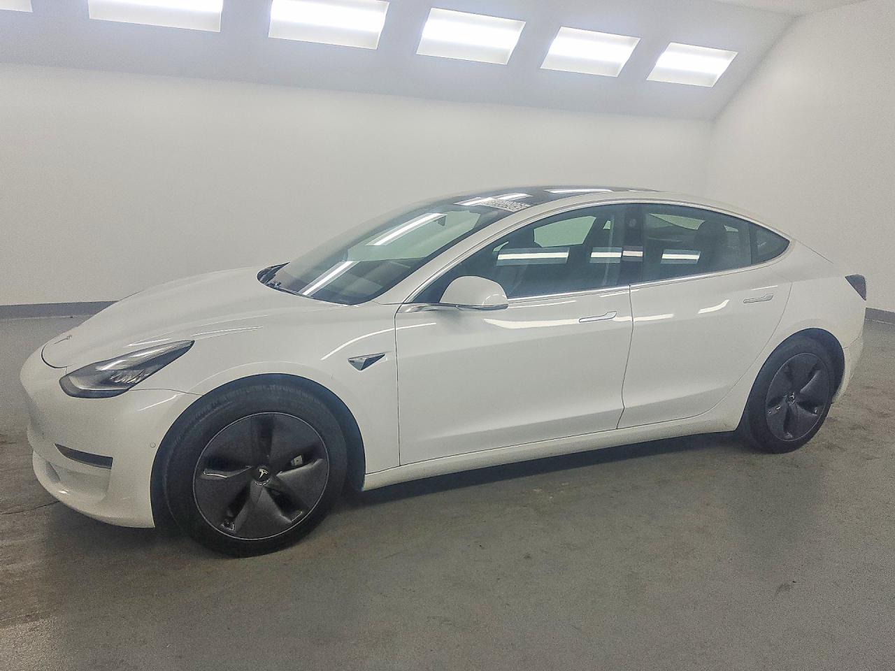 5YJ3E1EA1LF633439 · 2020 TESLA MODEL 3