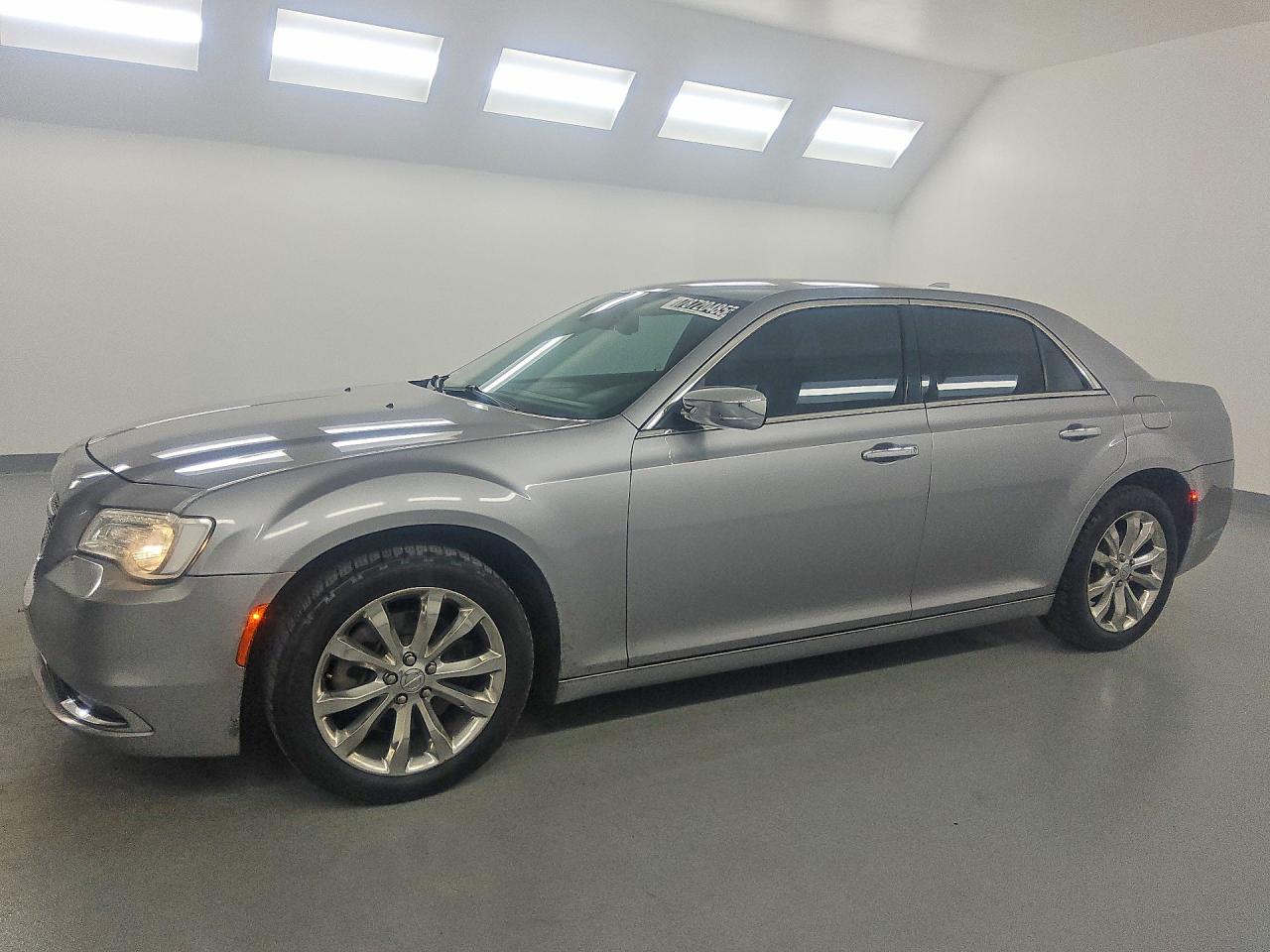 2C3CCAKG7JH165386 · 2018 CHRYSLER 300